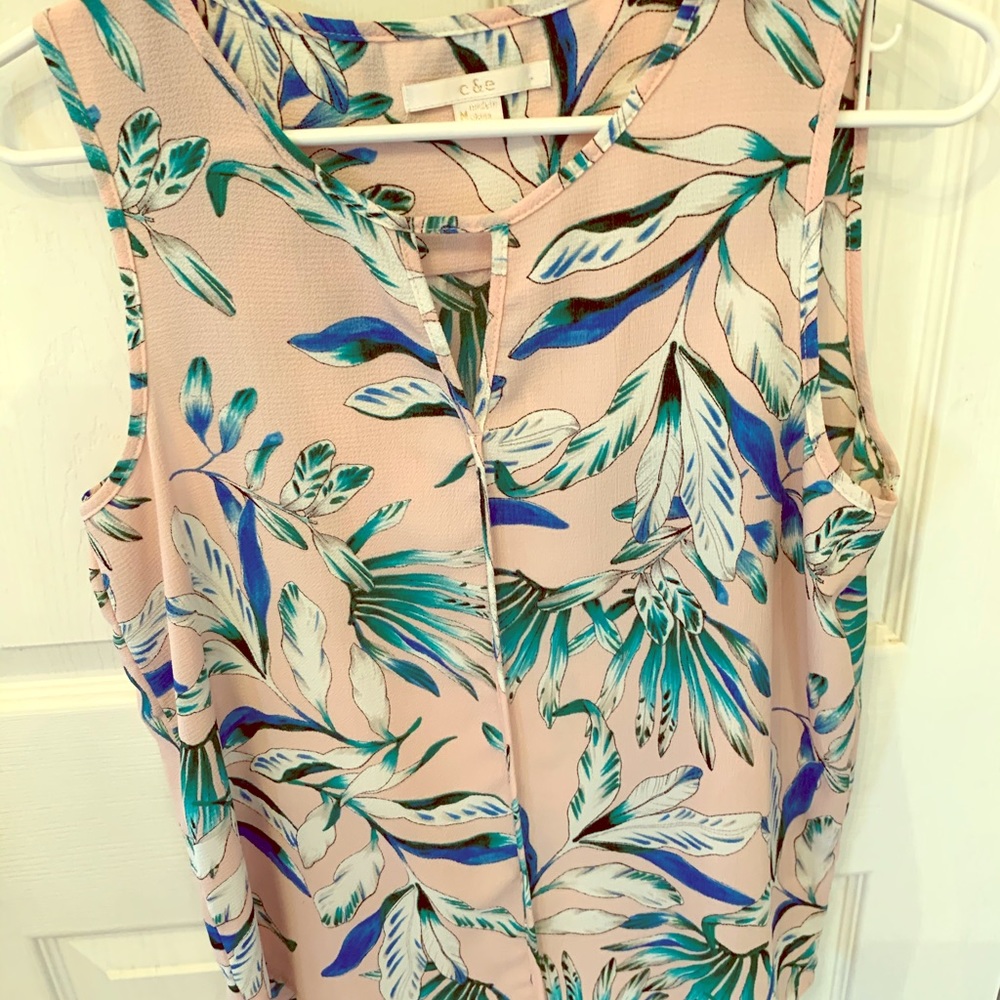 C & E light pink floral top with V cutout
